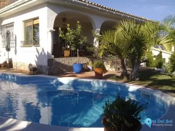 7 bedroom House for Sale in Nueva Andalucía