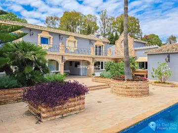 5 bedroom House for Sale in Benahavís