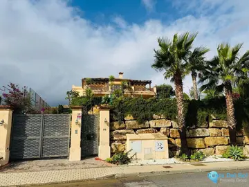 5 bedroom House for Sale in Casares