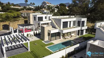 6 bedroom House for Sale in Atalaya
