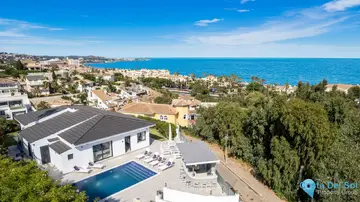 5 bedroom House for Sale in Torrenueva