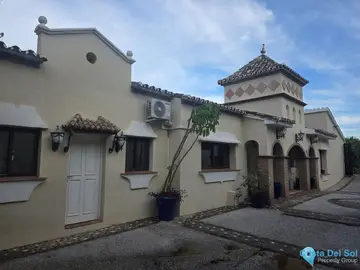 6 bedroom House for Sale in El Paraiso
