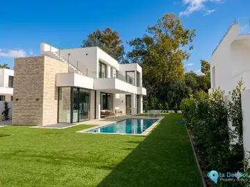 6 bedroom House for Sale in Estepona