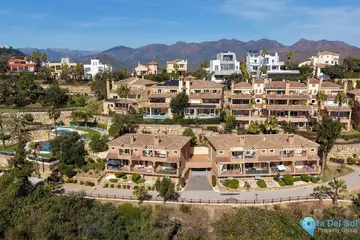 4 bedroom Apartment for Sale in La Mairena-83055