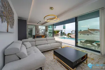 4 bedroom House for Sale in El Chaparral-37172