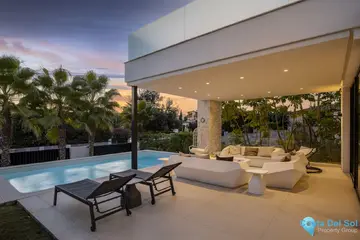 6 bedroom House for Sale in San Pedro de Alcántara