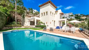 4 bedroom House for Sale in Los Arqueros