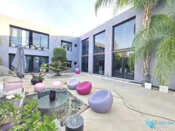 5 bedroom House for Sale in Estepona
