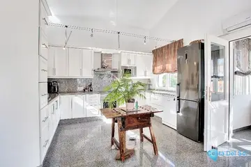 6 bedroom House for Sale in Marbesa-38008