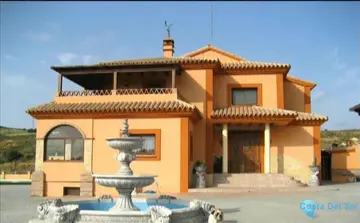 5 bedroom House for Sale in Estepona