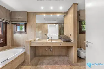 6 bedroom House for Sale in The Golden Mile-38390