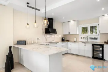 6 bedroom House for Sale in The Golden Mile-38387