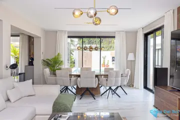 6 bedroom House for Sale in Málaga-38681