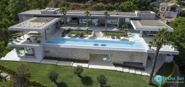1808m2 Plot for Sale in The Golden Mile-38689