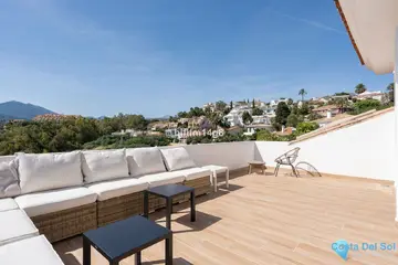 4 bedroom House for Sale in La Campana-38925