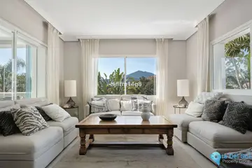 4 bedroom House for Sale in La Campana-38928