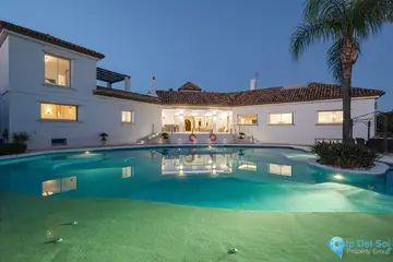6 bedroom House for Sale in El Paraiso