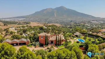 8 bedroom House for Sale in Coín