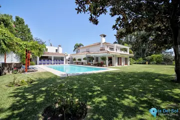 5 bedroom House for Sale in Costalita