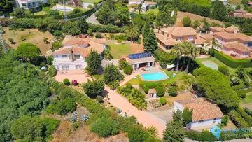 5 bedroom House for Sale in Estepona