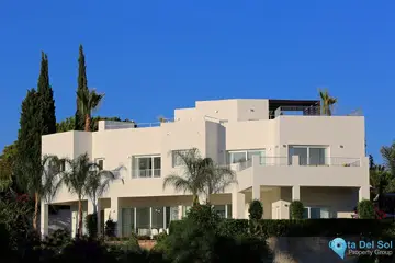 4 bedroom House for Sale in El Rosario