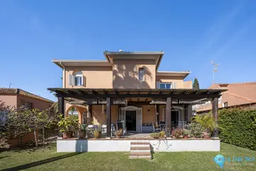 4 bedroom House for Sale in The Golden Mile