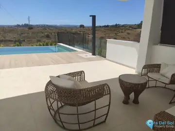 4 bedroom House for Sale in Estepona
