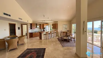 4 bedroom House for Sale in Higueron-40093