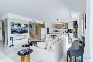 3 bedroom Apartment for Sale in The Golden Mile-40158
