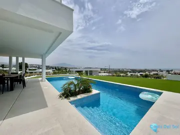 6 bedroom House for Sale in Cancelada
