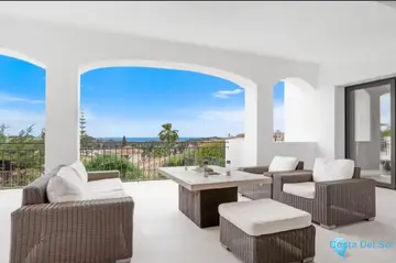 5 bedroom House for Sale in Benahavís