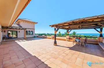 6 bedroom House for Sale in Estepona