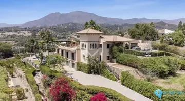 6 bedroom House for Sale in Estepona-41120