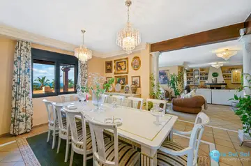 6 bedroom House for Sale in Estepona-41129