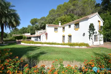 8 bedroom House for Sale in Gaucín