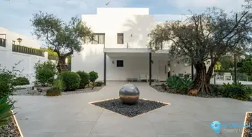 5 bedroom House for Sale in Nueva Andalucía