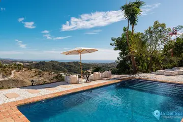 6 bedroom House for Sale in El Madroñal-41493