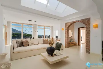 6 bedroom House for Sale in El Madroñal-41494