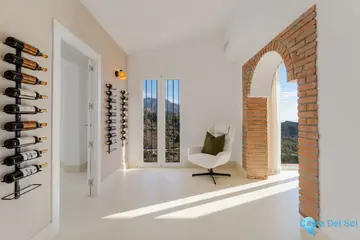 6 bedroom House for Sale in El Madroñal-41497