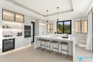4 bedroom House for Sale in Estepona-41980