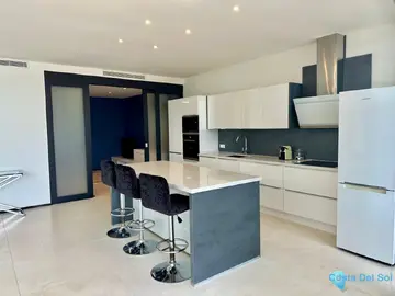 5 bedroom House for Sale in The Golden Mile-42360