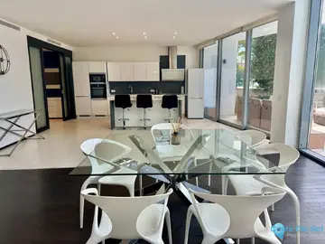 5 bedroom House for Sale in The Golden Mile-42365
