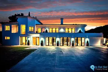 8 bedroom House for Sale in San Pedro de Alcántara