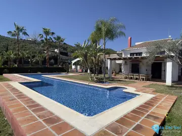 9 bedroom House for Sale in Frigiliana