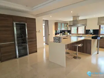 6 bedroom House for Sale in Marbella-42718