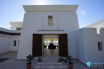 8 bedroom House for Sale in Gaucín