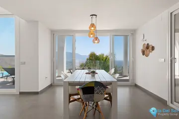 5 bedroom House for Sale in La Mairena-43024