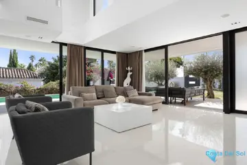 5 bedroom House for Sale in Nueva Andalucía-43057