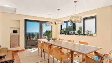 4 bedroom House for Sale in El Madroñal-43200