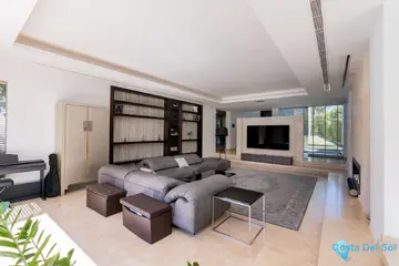 5 bedroom House for Sale in Costalita-43470